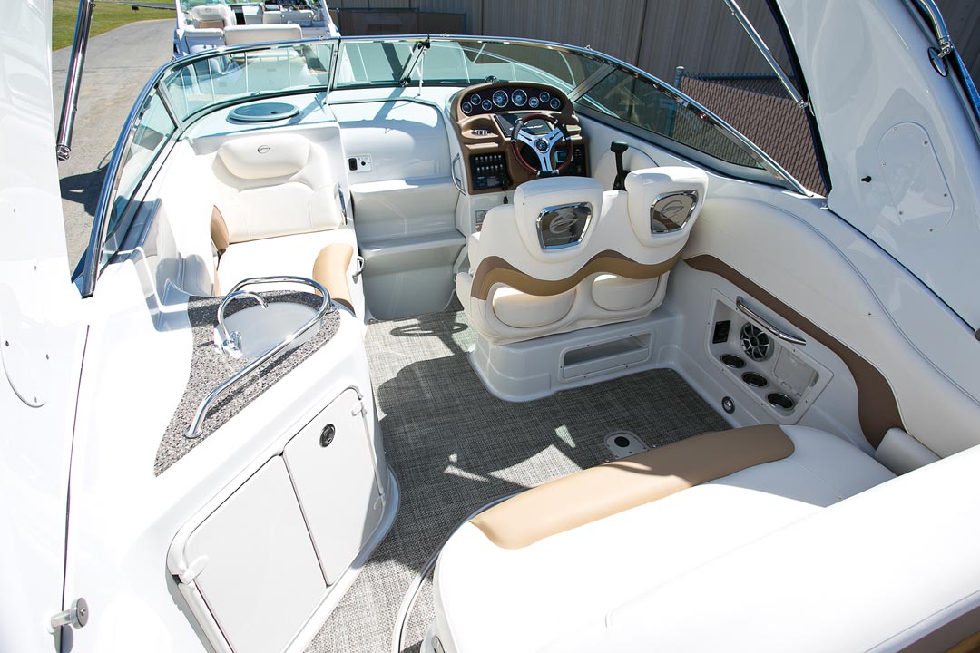 crownline-boats-cruiser-cr-264cr-feature-19